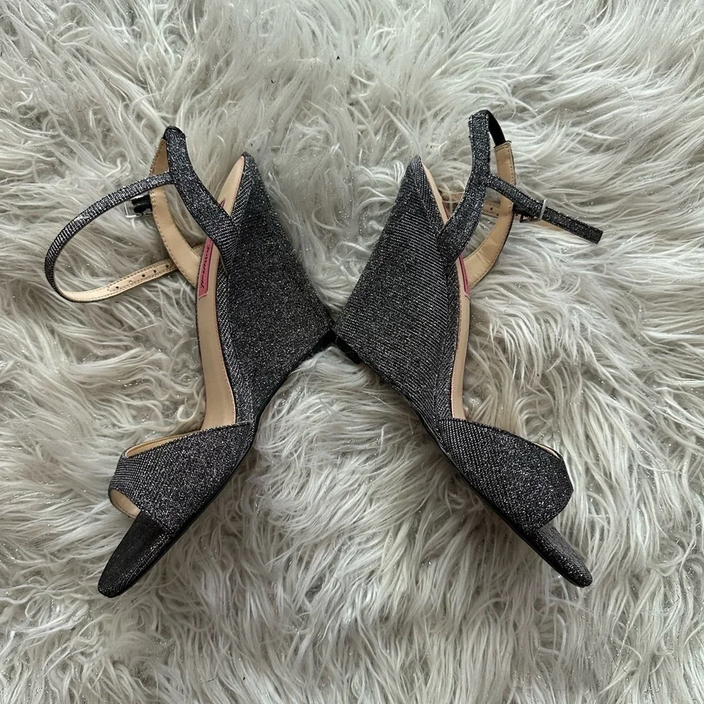 Betsey Johnson Elegant Black Wedge Sandals shiny Sz 9 party glamour comfy
